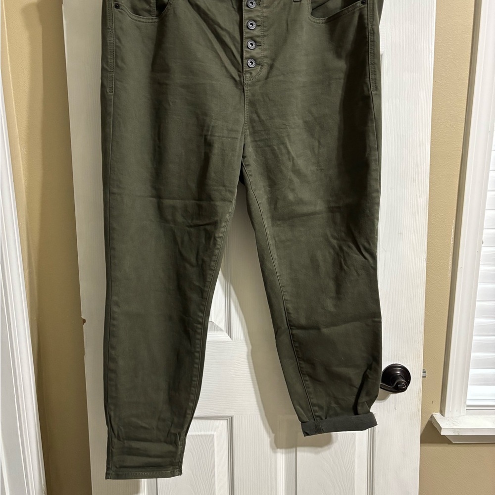 Torrid sky high skinny Green button fly denim Pants with Tapered Leg